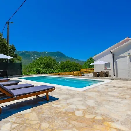 فيلة Sanja In Makarska By Guide Duge Njive